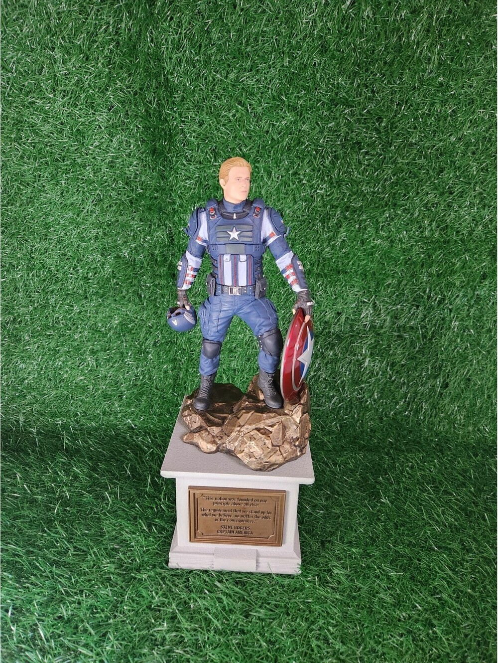 Marvel's Avengers: Earth's Mightiest Edition (12" Captain America Statue Figure)